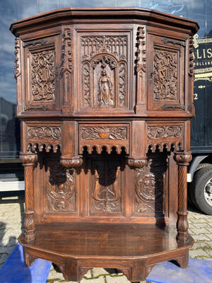 Credens Cabinet  style Gothic - style en Oak wood, Belgium 19 th century