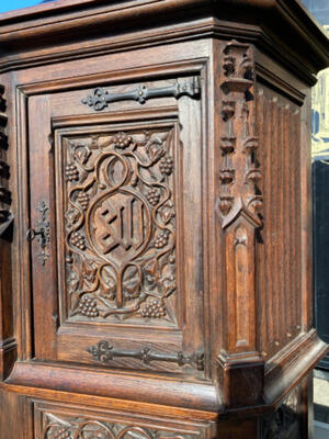Credens Cabinet  style Gothic - style en Oak wood, Belgium 19 th century