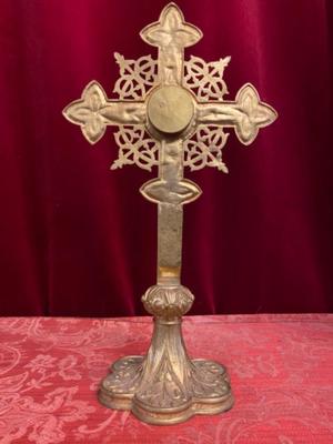 Cross - Reliquary : Ex Ossibus Relics St. Didier M. St. Jumeaux M. St. Aurele M. style Gothic - style en Brass / Bronze / Gilt / Glass / Sealed, France 19 th century ( Anno 1875 )