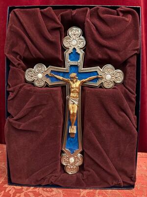 Cross With Corpus Christi  style Gothic - Style en Brass / Bronze / Semi-Precious Gem - Stones, Italy 20 th century
