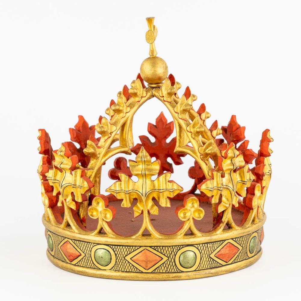 1 Gothic - Style Crown With Original Storage Box