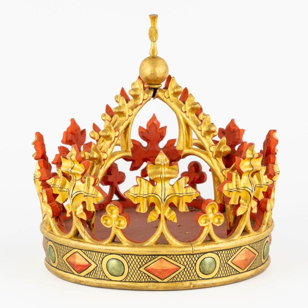 1 Gothic - Style Crown With Original Storage Box