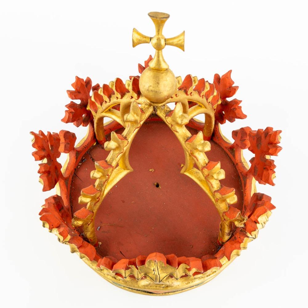 1 Gothic - Style Crown With Original Storage Box