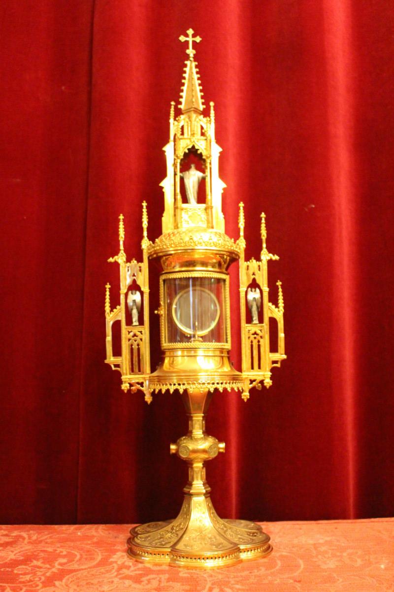 1 Gothic - style Cylinder Monstrance. Silver Broche With 84 Diamonds.