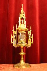 Cylinder Monstrance. Silver Broche With 84 Diamonds. style Gothic - style en Brass / Bronze / Gilt / Diamonds, Belgium 19th century