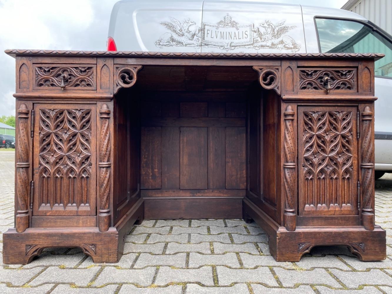1 Gothic - style Desk