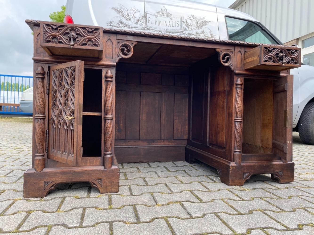 1 Gothic - style Desk