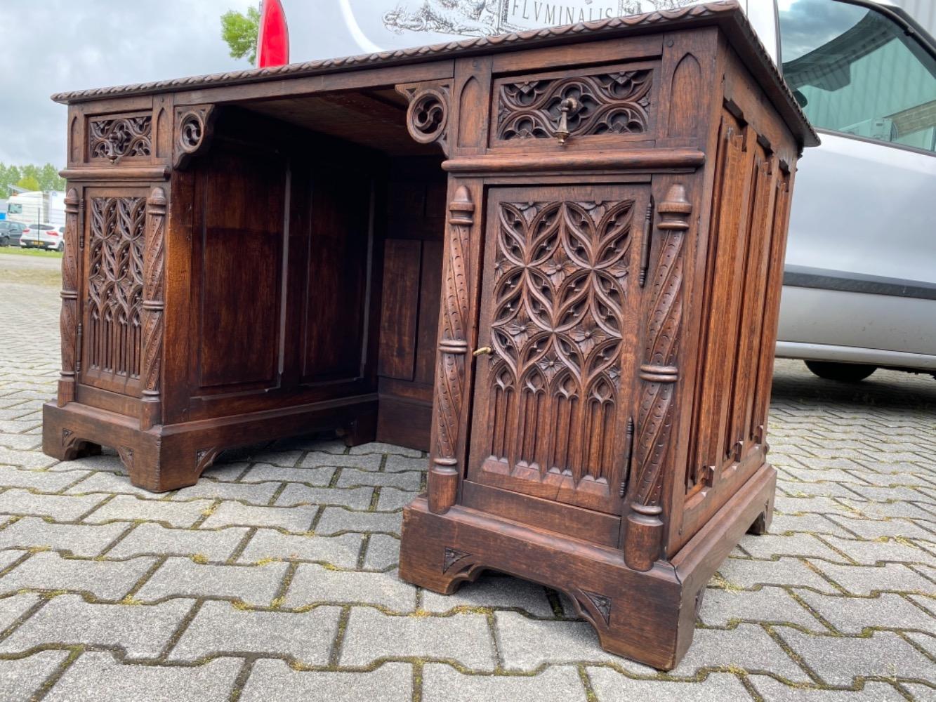 1 Gothic - style Desk