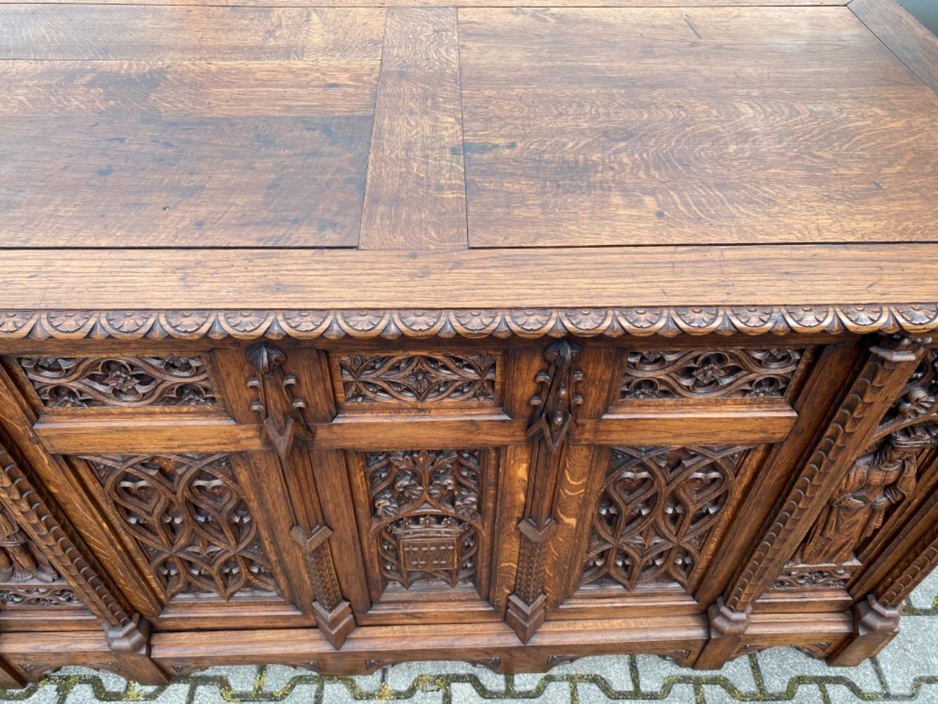 1 Gothic - style Desk