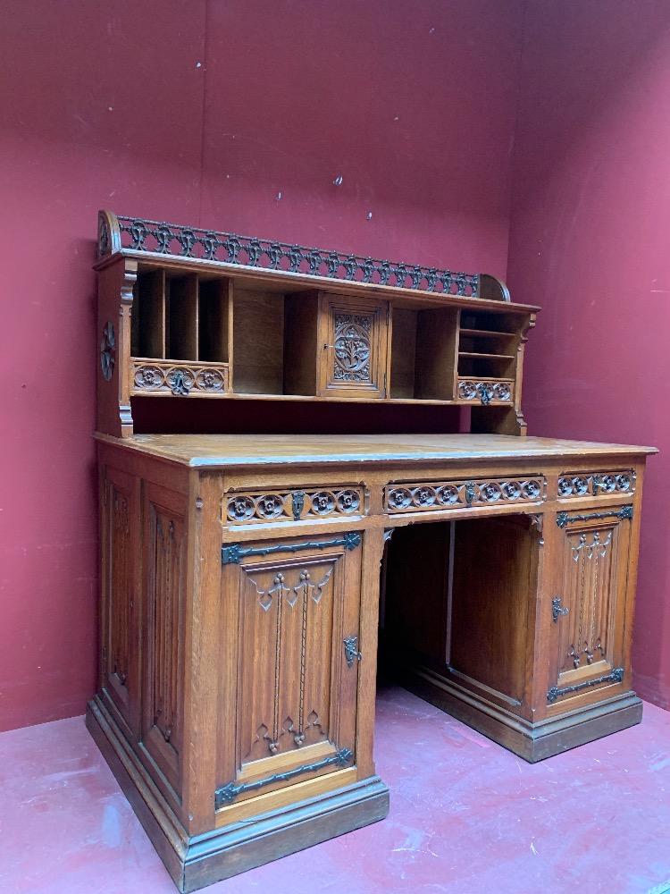 1 Gothic - Style Desk