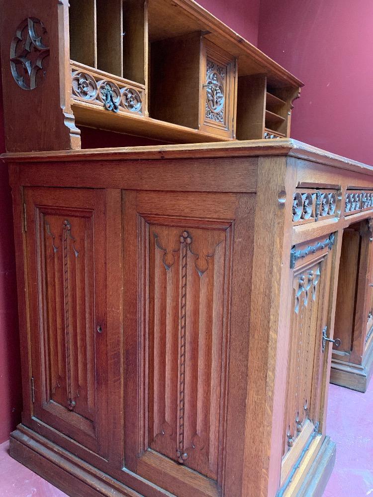 1 Gothic - Style Desk