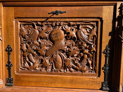 Desk - Cabinet style Gothic - style en Oak wood, Belgium  20 th century ( Anno 1950 )