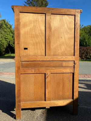 Desk - Cabinet style Gothic - style en Oak wood, Belgium  20 th century ( Anno 1950 )