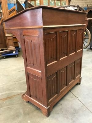 Display Cabinet style Gothic - style en Oak wood, Belgium 19th century ( Anno 1870 )