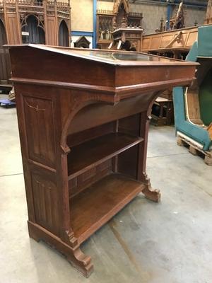 Display Cabinet style Gothic - style en Oak wood, Belgium 19th century ( Anno 1870 )