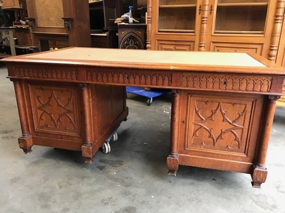 Double Sided Desk style Gothic - style en Oak wood, Belgium 19th century