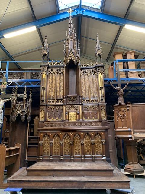 1 Gothic - style Exceptional Altar