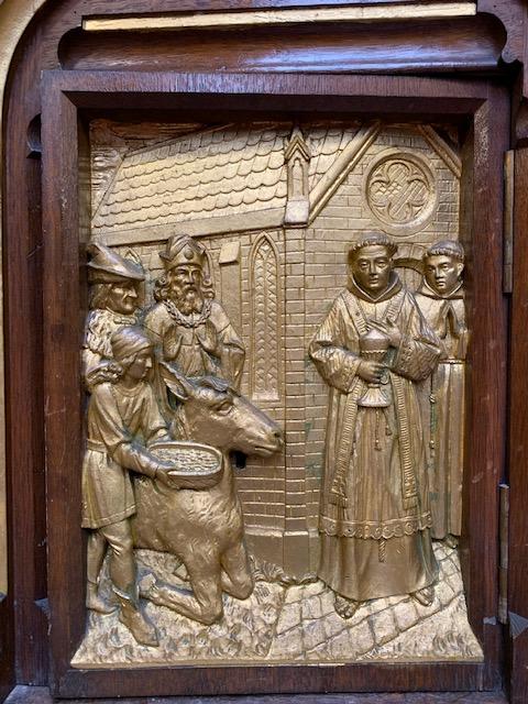 1 Gothic - style Exceptional Altar