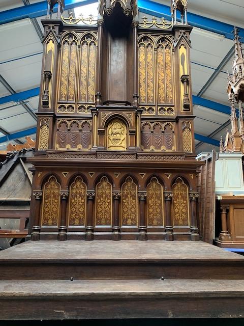 1 Gothic - style Exceptional Altar