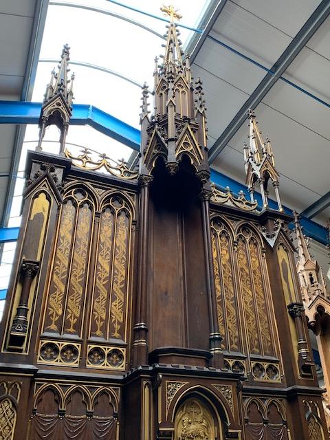 1 Gothic - style Exceptional Altar