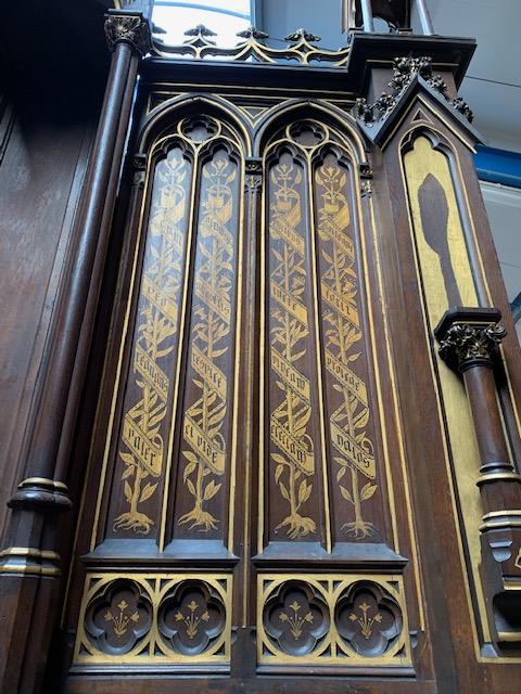 1 Gothic - style Exceptional Altar