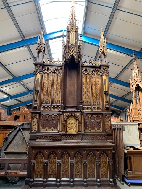 1 Gothic - style Exceptional Altar