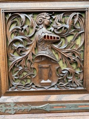 Exceptional Cabinet style Gothic - style en Oak wood, France 19 th century