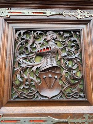 Exceptional Cabinet style Gothic - style en Oak wood, France 19 th century