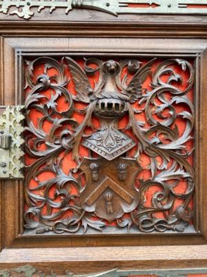 Exceptional Cabinet style Gothic - style en Oak wood, France 19 th century