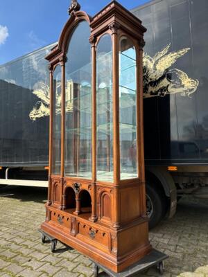 Exceptional Display Cabinet style Gothic - Style en Wood / Glass, Belgium  19 th century ( Anno 1865 )