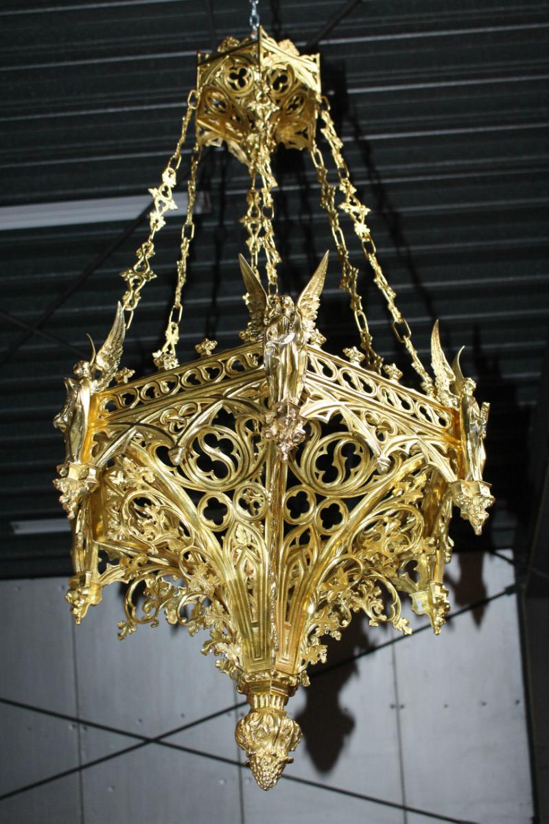 1 Gothic - style Exceptional Sanctuary Lamp