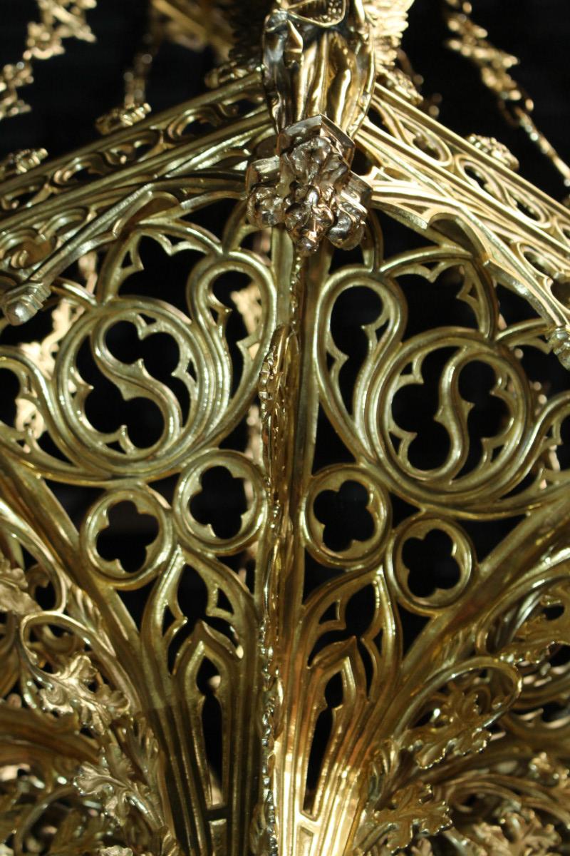 1 Gothic - style Exceptional Sanctuary Lamp