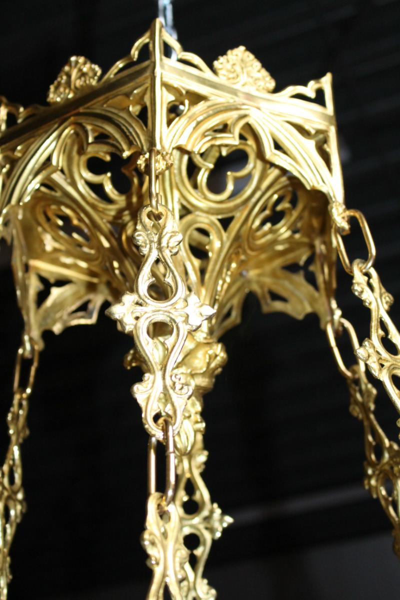 1 Gothic - style Exceptional Sanctuary Lamp