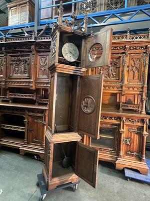 Exceptional Standing Clock style Gothic - Style en Walnut wood / Glass / Brass, France 19 th century