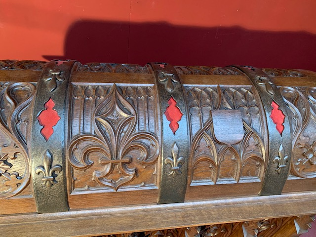 1 Gothic - style Exceptional Trunk Weight 103 Kgs !