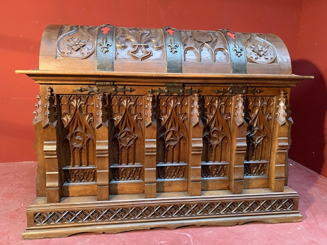 1 Gothic - style Exceptional Trunk Weight 103 Kgs !