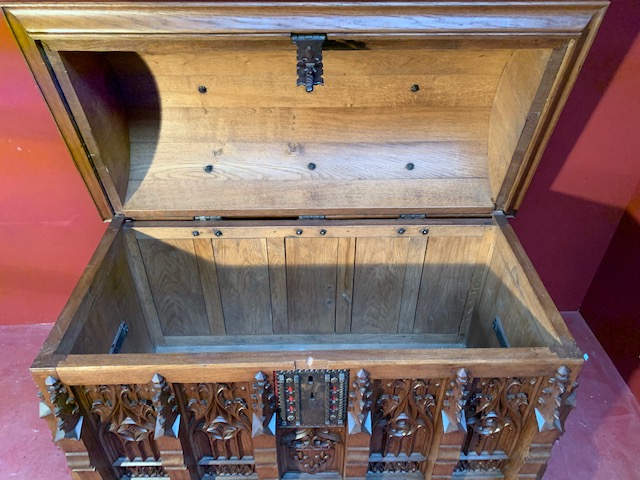 1 Gothic - style Exceptional Trunk Weight 103 Kgs !