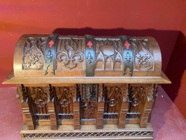 1 Gothic - style Exceptional Trunk Weight 103 Kgs !