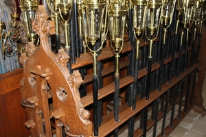 Gothic-Style Full Oak Holder For 60 Procession-Lanterns en Oak wood, Belgium 19th century