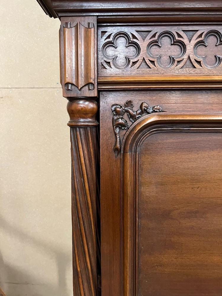 1 Gothic - Style Gothic Bedroom