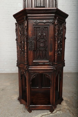 Gothic Credance Cabinet  style Gothic - style en Oak wood, France 19 th century ( Anno 1890 )