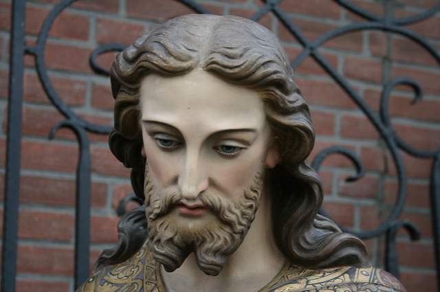 1 Gothic - style H.Heart Statue