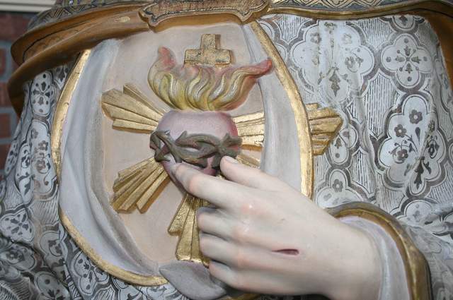 1 Gothic - style H.Heart Statue