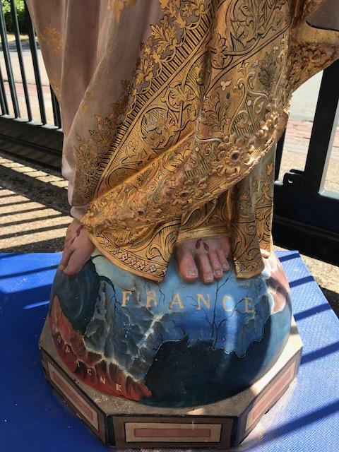 1 Gothic - style H.Heart Statue