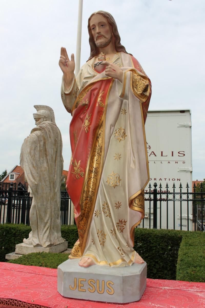 1 Gothic - Style H.Heart Statue