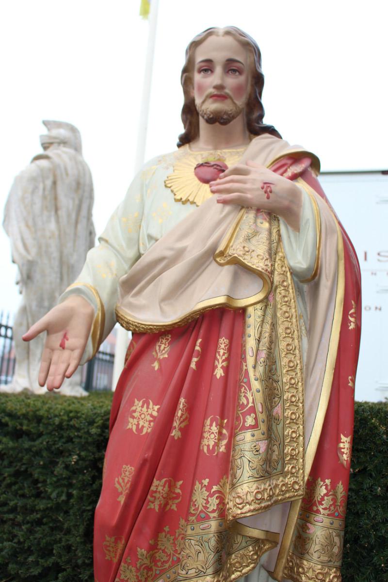 1 Gothic - Style H.Heart Statue