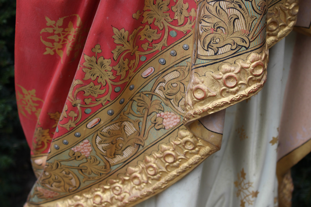 1 Gothic - Style H.Heart Statue