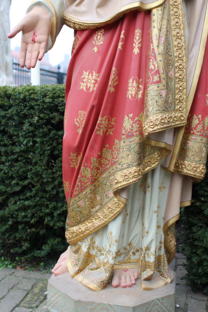 1 Gothic - Style H.Heart Statue