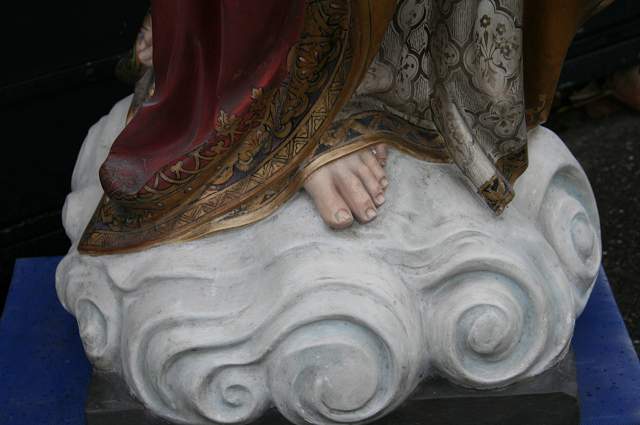 1 Gothic - style H.Heart Statue