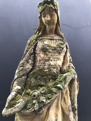 Hand - Carved Sandstone St. Elisabeth Statue. Weight 100 Kgs. style Gothic - style en hand-carved sandstone, France 19th century ( anno 1870 )